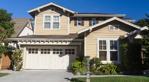 Single family house with two levels and a driveway.