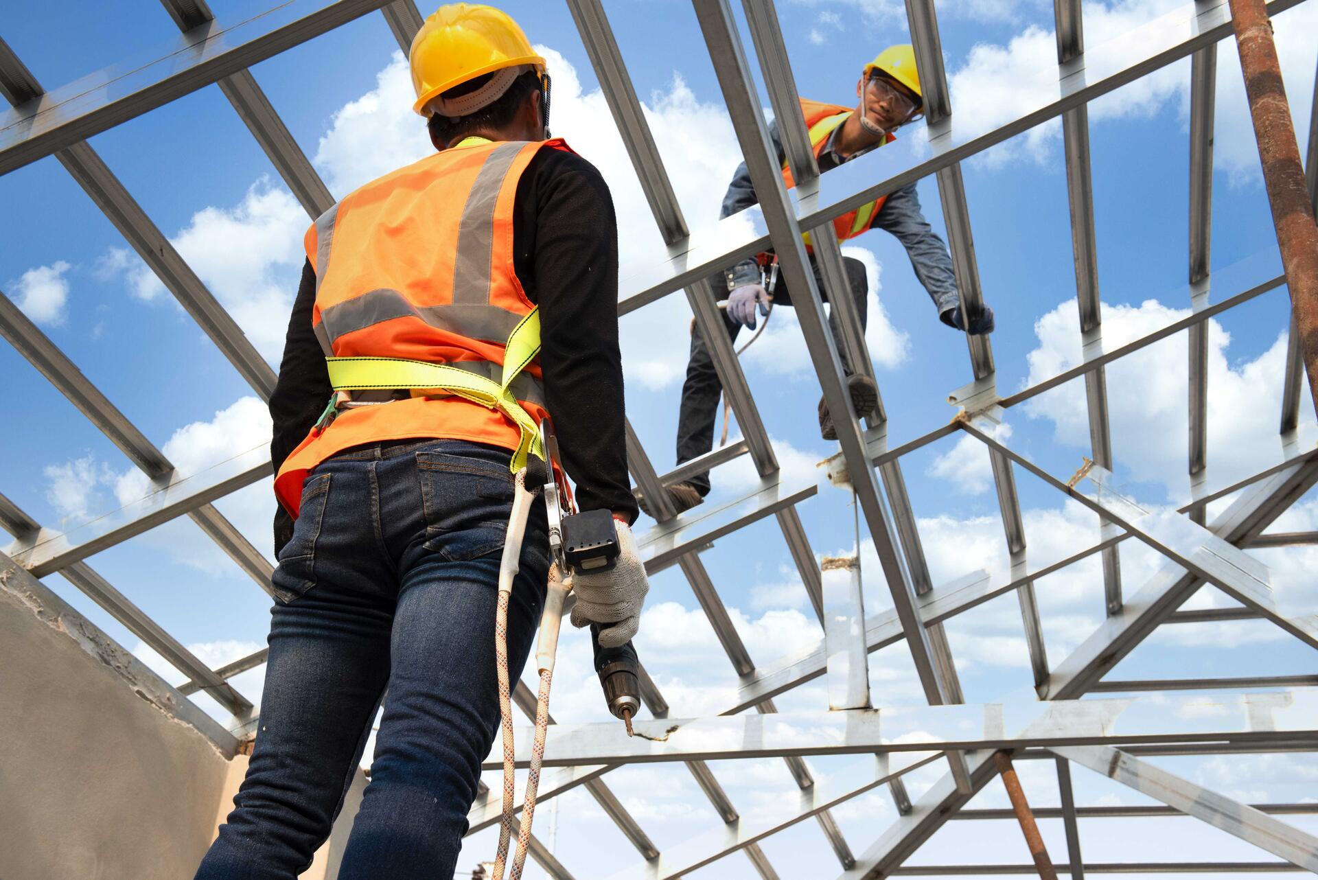 vecteezy_construction-workers-wear-safety-straps-while-working-on-the_10507868-min
