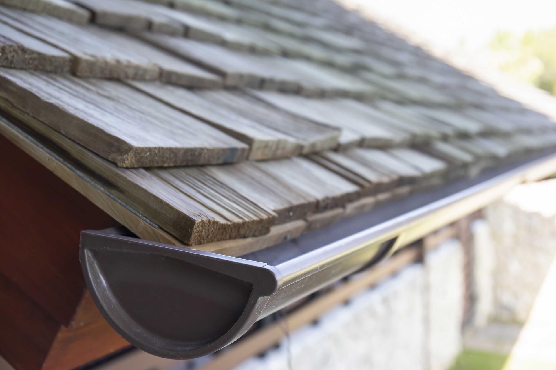 vecteezy_rain-gutter-system-for-the-roof-of-the-house_6898457-min