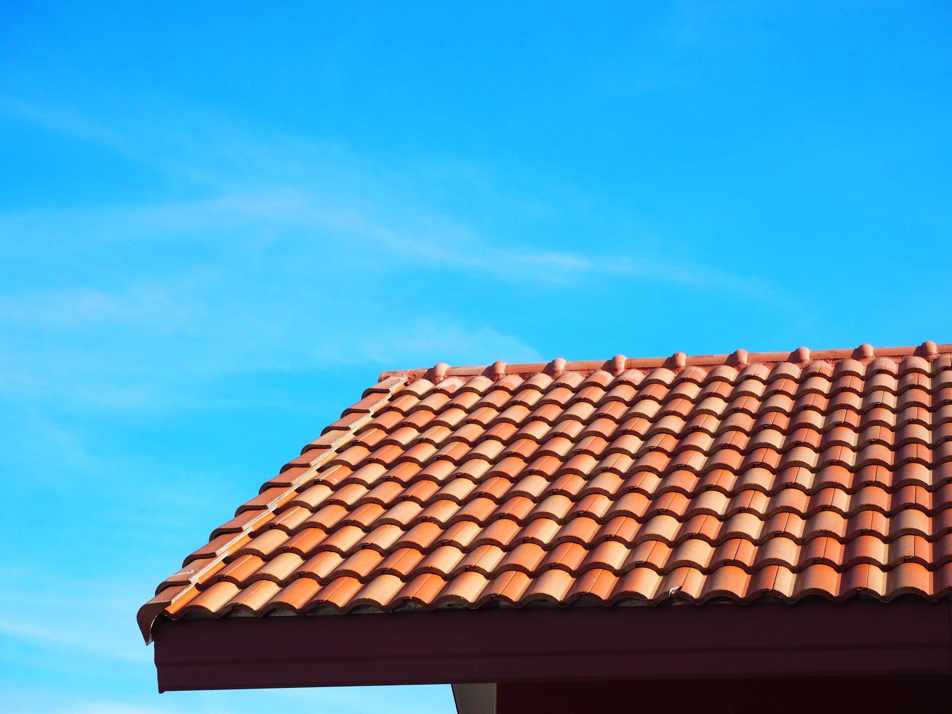 vecteezy_roof-and-blue-sky-landscape-brown-roof-at-right-of-photo-in_16685993-min